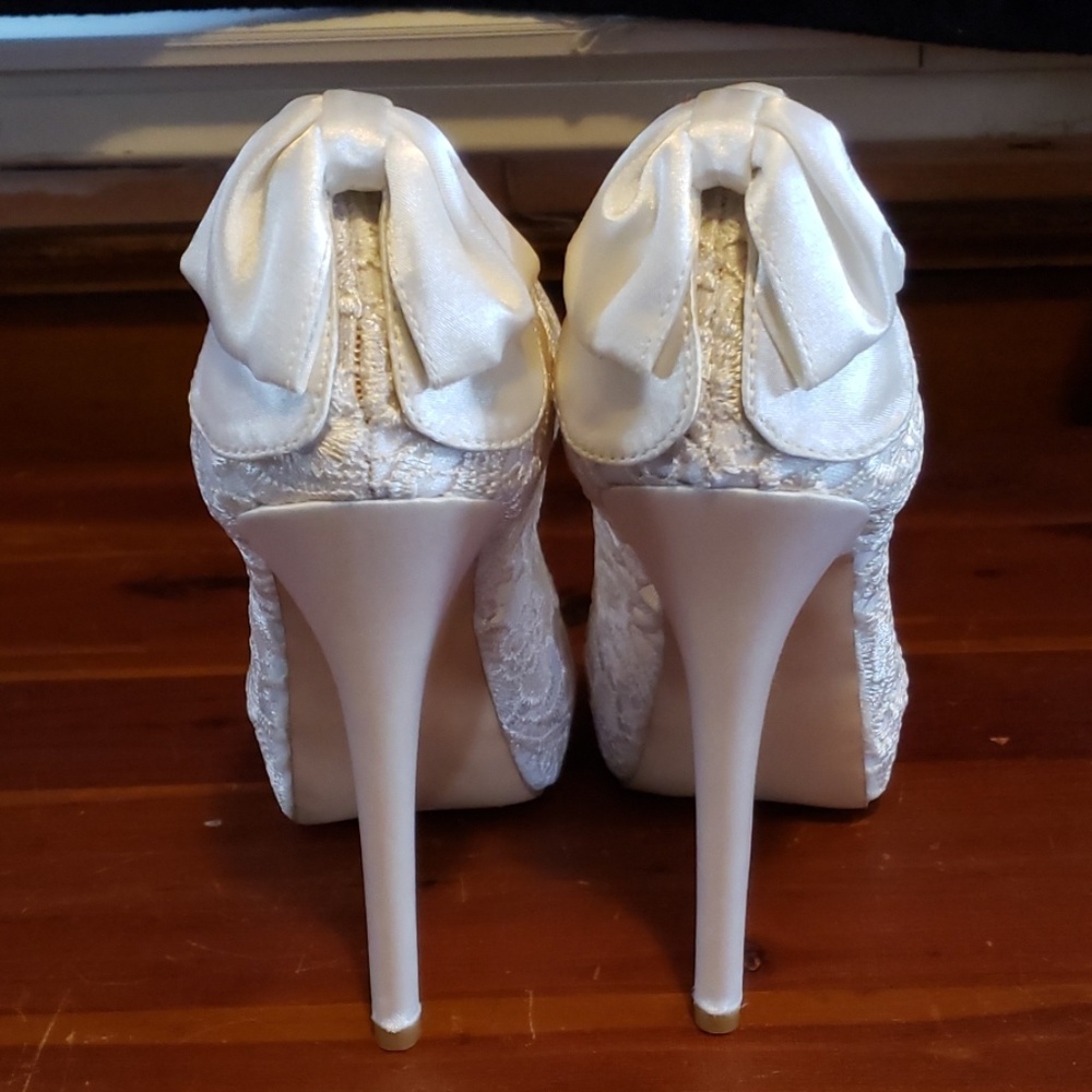 Shoes - Picture 2 of 4